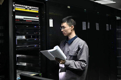 無懼挑戰(zhàn)的網(wǎng)絡(luò)安全衛(wèi)士——記全國五一勞動(dòng)獎(jiǎng)?wù)芦@得者王堯的網(wǎng)絡(luò)技術(shù)研究